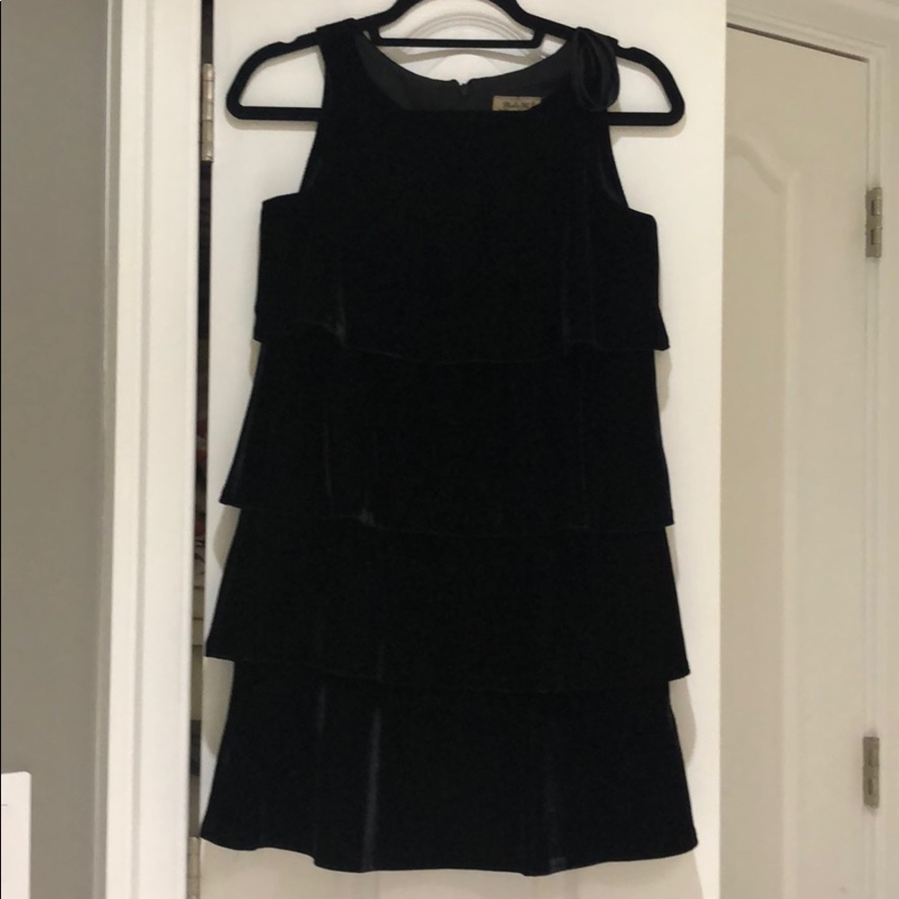 ⭐️⭐️👗NWT VELVET TIERED DRESS WITH SILK FLOWER!!